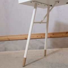 デンマークのブランド BoConcept(ボーコンセプト)のCupertino (クパチーノ) パーソナルデスクです。スッキリとしたモダンなデザインの事務机は書斎や寝室などにオススメ♪の画像