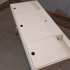 デンマークのブランド BoConcept(ボーコンセプト)のCupertino (クパチーノ) パーソナルデスクです。スッキリとしたモダンなデザインの事務机は書斎や寝室などにオススメ♪の画像