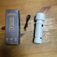 懐中電灯 充電式 白色 ライト LED まとめ買い歓迎　卸ます　アマゾン引き上げ商品　倒産品　ネット商材　転売　卸し　問屋　転売OK　アマゾン　商品　景品　コンペの画像