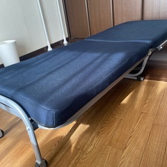 折りたたみベッドの画像