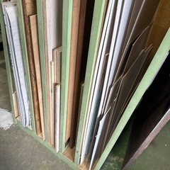 化粧板やコンパネの端材です