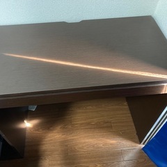 引き出し付きデスク