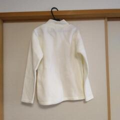 美品　キッズ　長袖　フリース　サイズ150　白色の画像