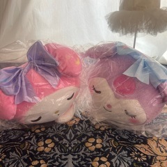 ぽてっと寝そべり　ぬいぐるみ　クロミ　マイメロディ