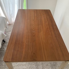 ダイニングテーブルの画像