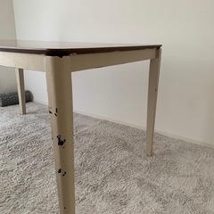 ダイニングテーブルの画像