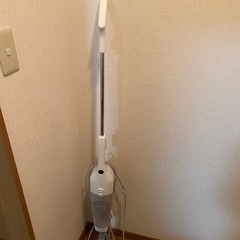 自立する掃除機