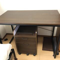 取りに来てくださる方　０円　デスク　チェア　引き出しの画像