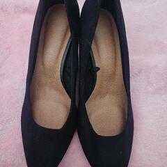 黒 パンプス