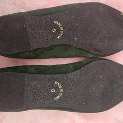 緑 パンプスの画像