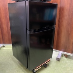 ※配送相談可/家電3点セット【アイリスオーヤマ/洗濯機 5kg IAW-T504-W 2024/冷凍冷蔵庫 87L PRC-B092D-B 2023/電子レンジ IMB-FM1805-B 2022】クリーニング済み 一人暮らしの画像