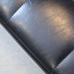 人気のカリモク60よりKチェアー 2シーターです！北欧スタイルのレトロなデザインが魅力のコンパクトな2人掛けソファー♪カフェスタイルやヴィンテージテイストにおススメのおしゃれなデザインです♪の画像