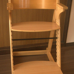 【決まりました】KATOJI 木製 キッズチェア チャイルドチェア 子供椅子　テーブル付き・高さ調整可の画像