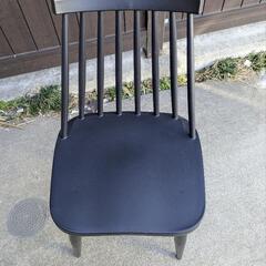 黒い椅子 １脚300円の画像