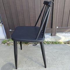黒い椅子 １脚300円の画像