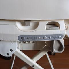 COMBI 電動 ハイローチェアの画像