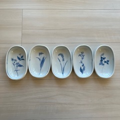 草花柄和小皿
