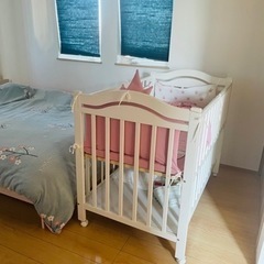 可愛いベビーベッド布団セット付の画像