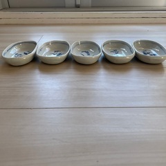 草花柄和小皿の画像