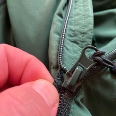 ジャンパー ファスナー壊れてますの画像