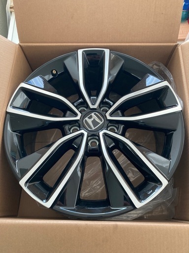 新型ベゼル、アルミホイール4本