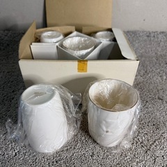 【167】未使用白い茶碗4個入り茶箱の画像