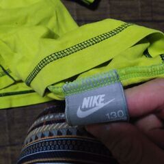 NIKE🔴シャツ130サイズの画像