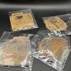 文具 ダイソー ガラス絵の具 6色 アクリル絵の具 7色 穴あけパンチ4種類 シール4種類の画像