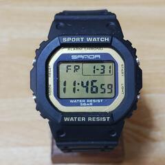 G-SHOCKタイプの腕時計 中国製 大きめ ブラック×ゴールド スタンド付属の画像