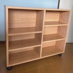 収納棚、本棚キャスター付き　便利