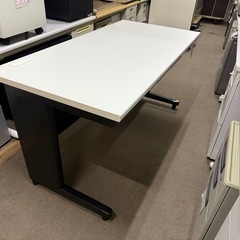 平机　OAデスク　幅140 奥70 高さ72cm　天板ホワイト　脚ブラックの画像