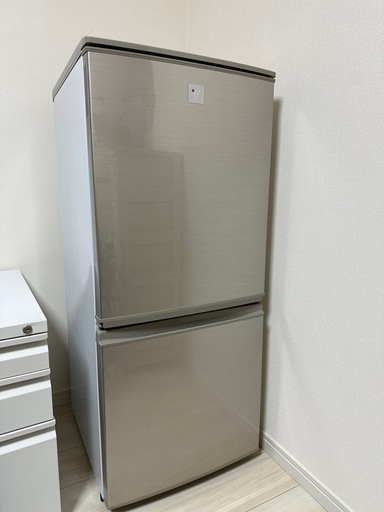 シャープ　冷蔵庫137L