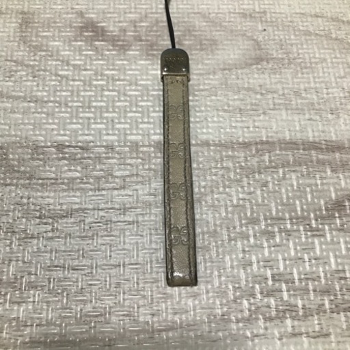⭕️GUCCI グッチ レザー GG ストラップ グレー系×シルバー系   値下げ交渉可能。お気軽にお申し付け下さい。買い手が見つからない場合には今月末に削除致します。 ⭕️