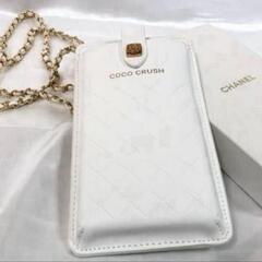 CHANEL♥ シャネル♥ノベルティ♥スマホポーチ　ココクラッシュ　ゴールドチェーン付き　斜めがけ　ホワイト　ショルダー ポーチの画像
