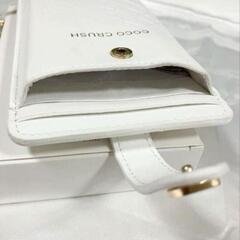 CHANEL♥ シャネル♥ノベルティ♥スマホポーチ　ココクラッシュ　ゴールドチェーン付き　斜めがけ　ホワイト　ショルダー ポーチの画像