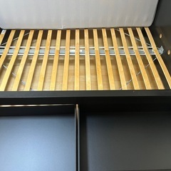 IKEA ダブルベッドフレームの画像
