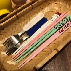 お子さま用食器類の画像
