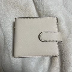 二つ折り財布ベージュ