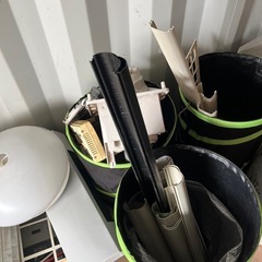 鉄屑など引き取ってください。