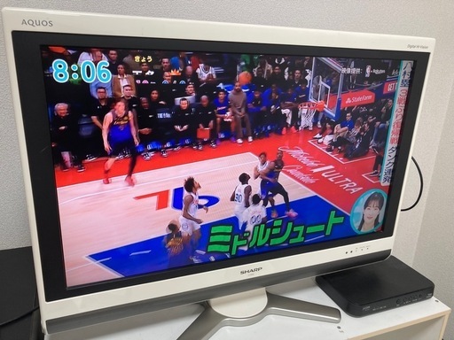 【綺麗に映ります】32型液晶テレビ
