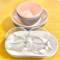 【早く手放したいので安価です！】IKEA(イケア)食器、ブランド食器セットの画像