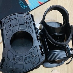 初心者用スノーボードのビンディングとブーツの画像