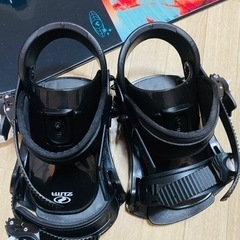 初心者用スノーボードのビンディングとブーツの画像