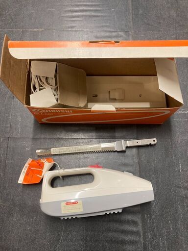 ☆未使用￥1,000！ZOUJIRUSHI　充電式パンナイフ　家電　BKA-B07型　【BA144】