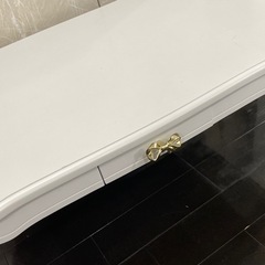 【※受付一時停止/定価約15000円】リボンモチーフの折れ脚テーブル（幅80cm/ホワイト）の画像