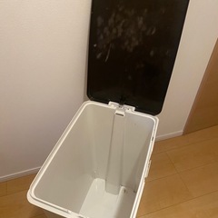 ペダル式ゴミ箱 差し上げますの画像