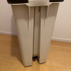 ペダル式ゴミ箱 差し上げますの画像