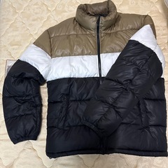 【まとめて引取限定】中綿ジャケット、プラ風呂椅子と洗面器