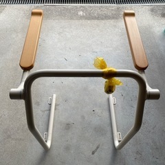 介助用　TOTO製　洋式トイレ補助器具の画像