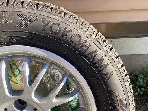 ヨコハマ　スタッドレスタイヤ